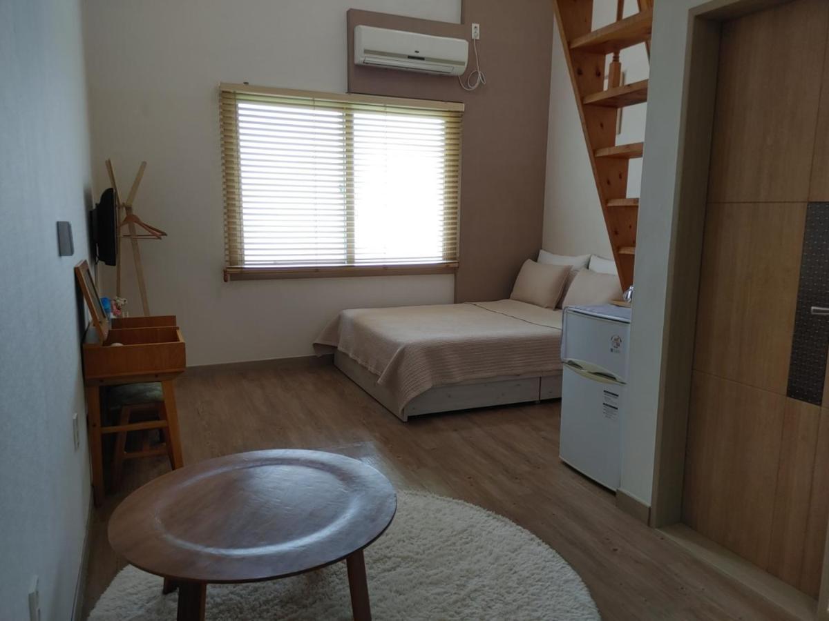 Moon Forest Guesthouse Чечжу Екстер'єр фото
