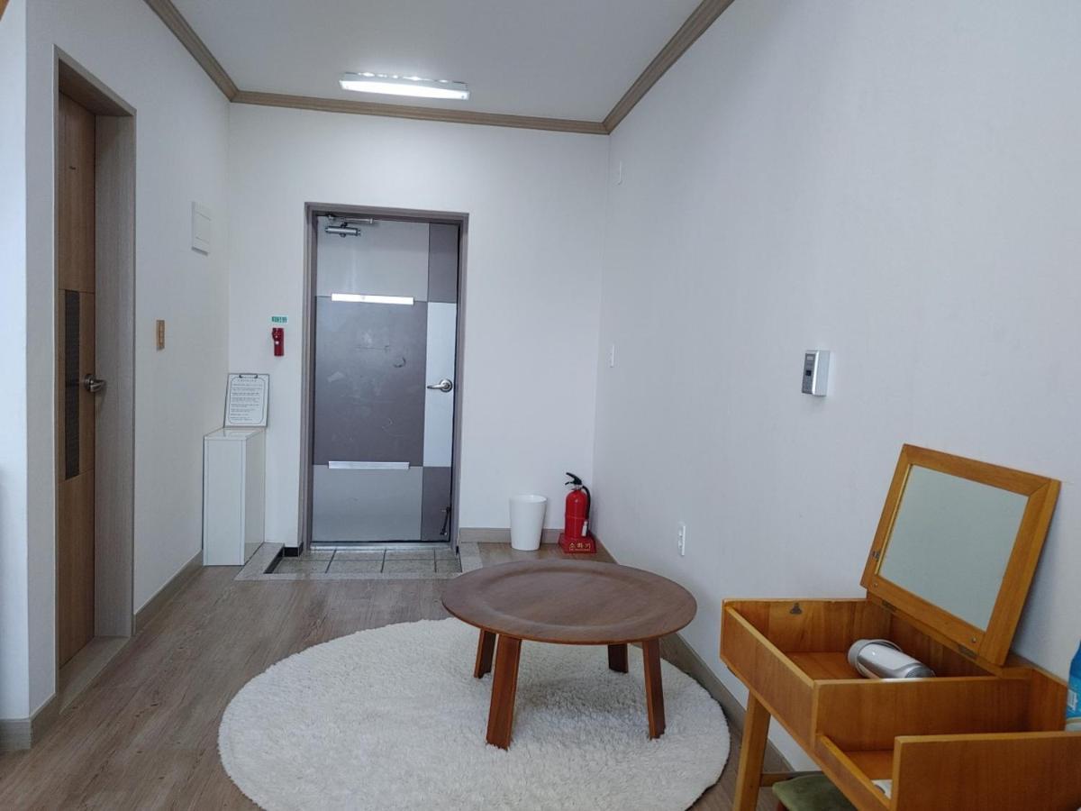 Moon Forest Guesthouse Чечжу Екстер'єр фото