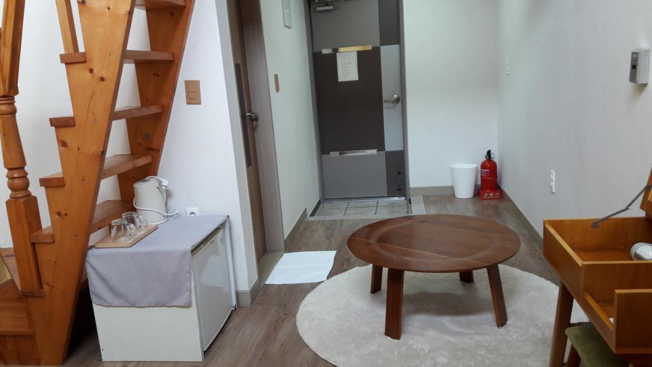 Moon Forest Guesthouse Чечжу Екстер'єр фото