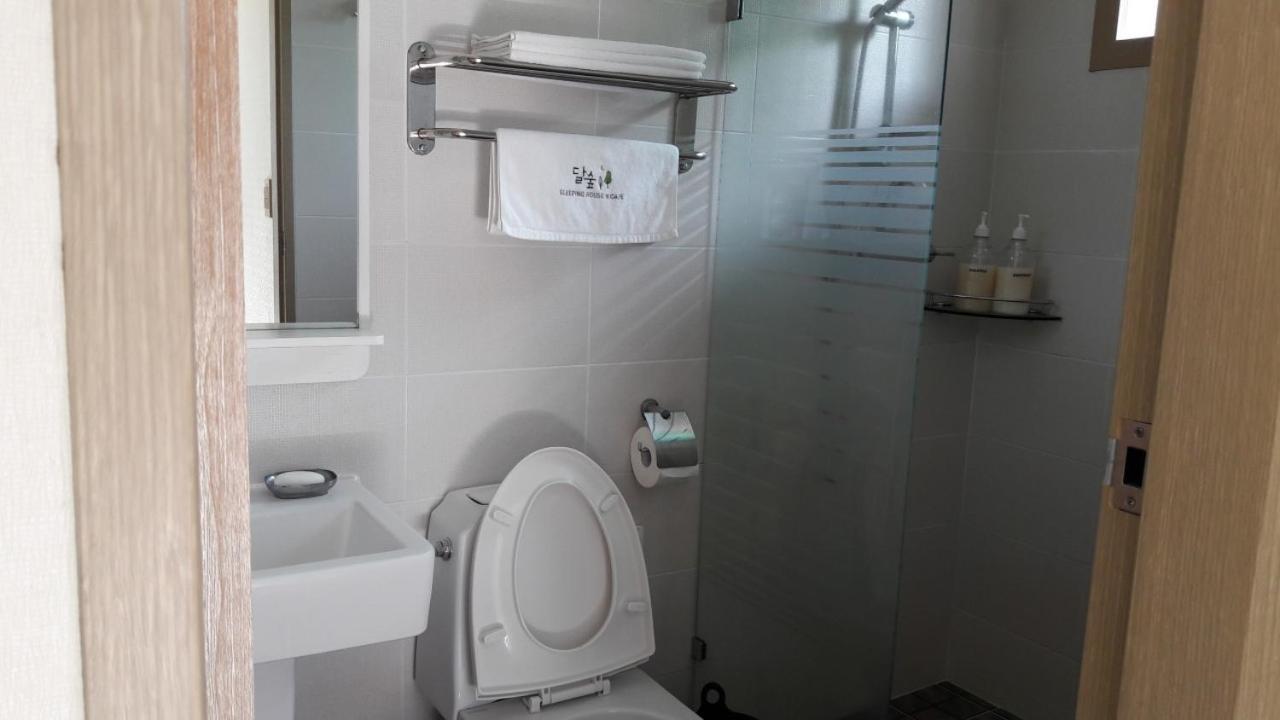 Moon Forest Guesthouse Чечжу Екстер'єр фото